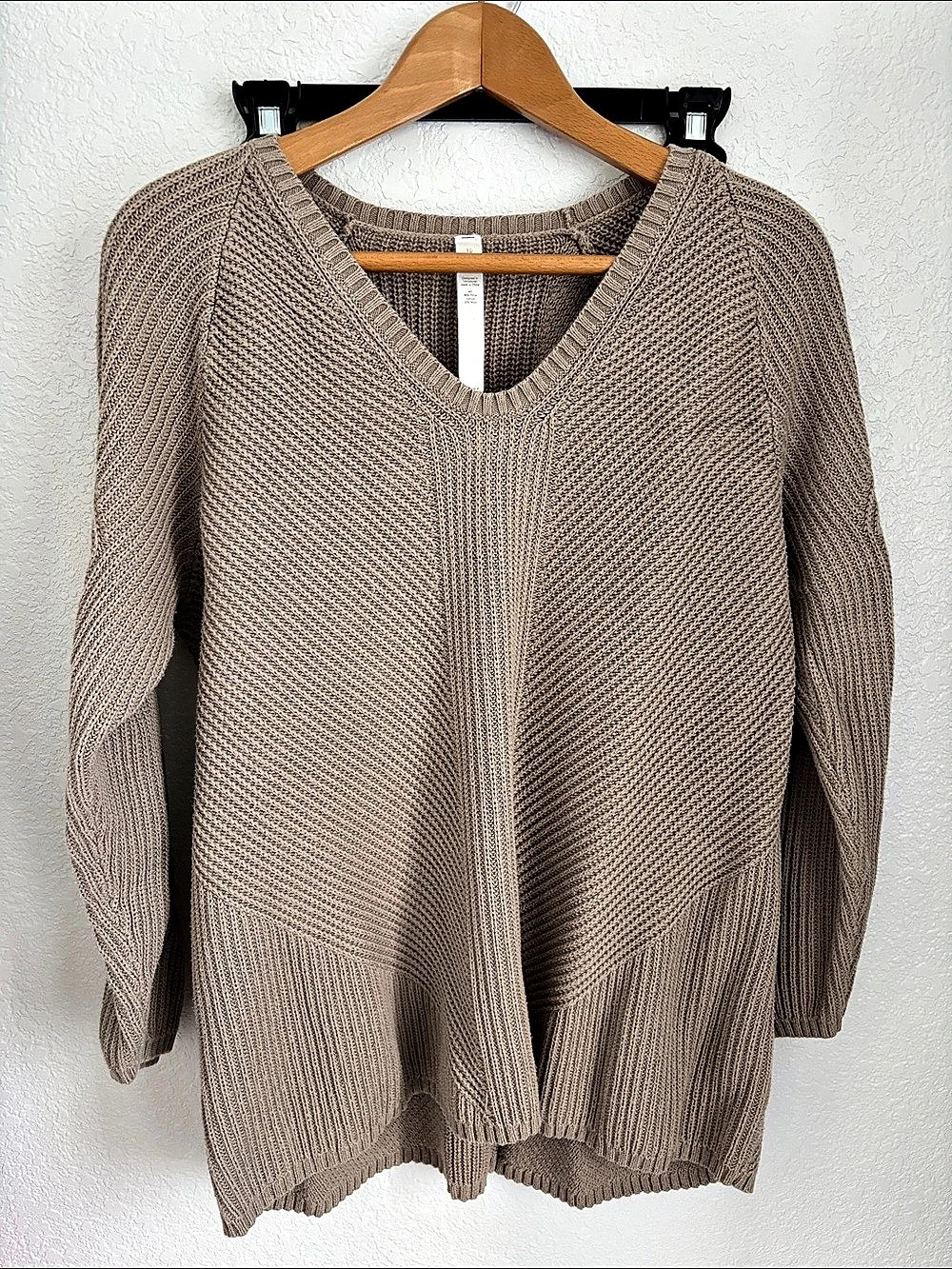 Lululemon V-Neck Knit Sweater Size 10 Like New